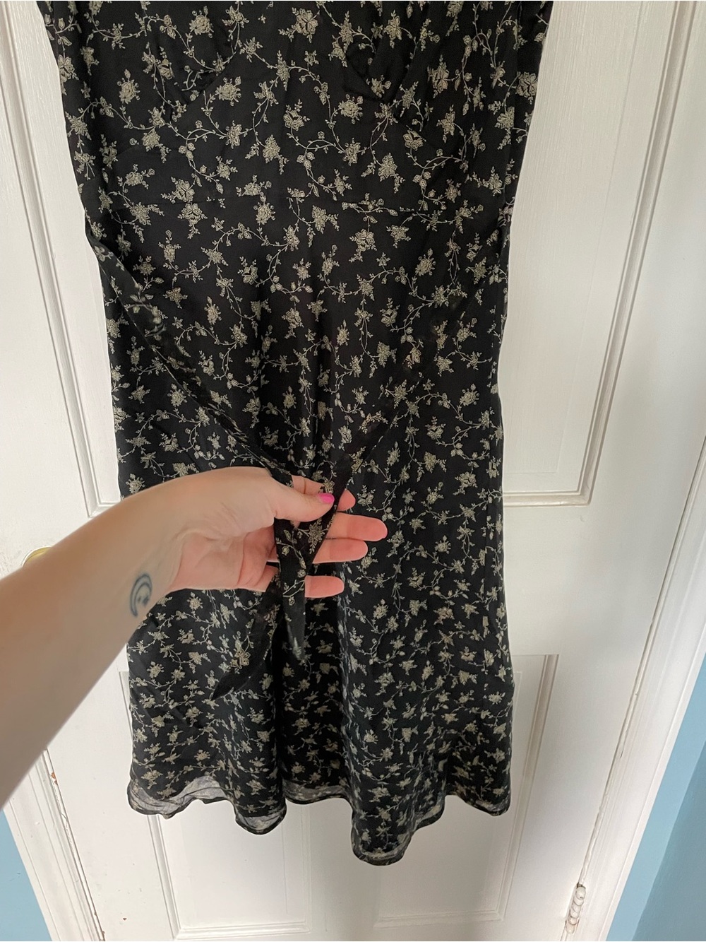 Vintage 90s J. Crew Black Floral V-Neck Dress - Picture 3 of 6